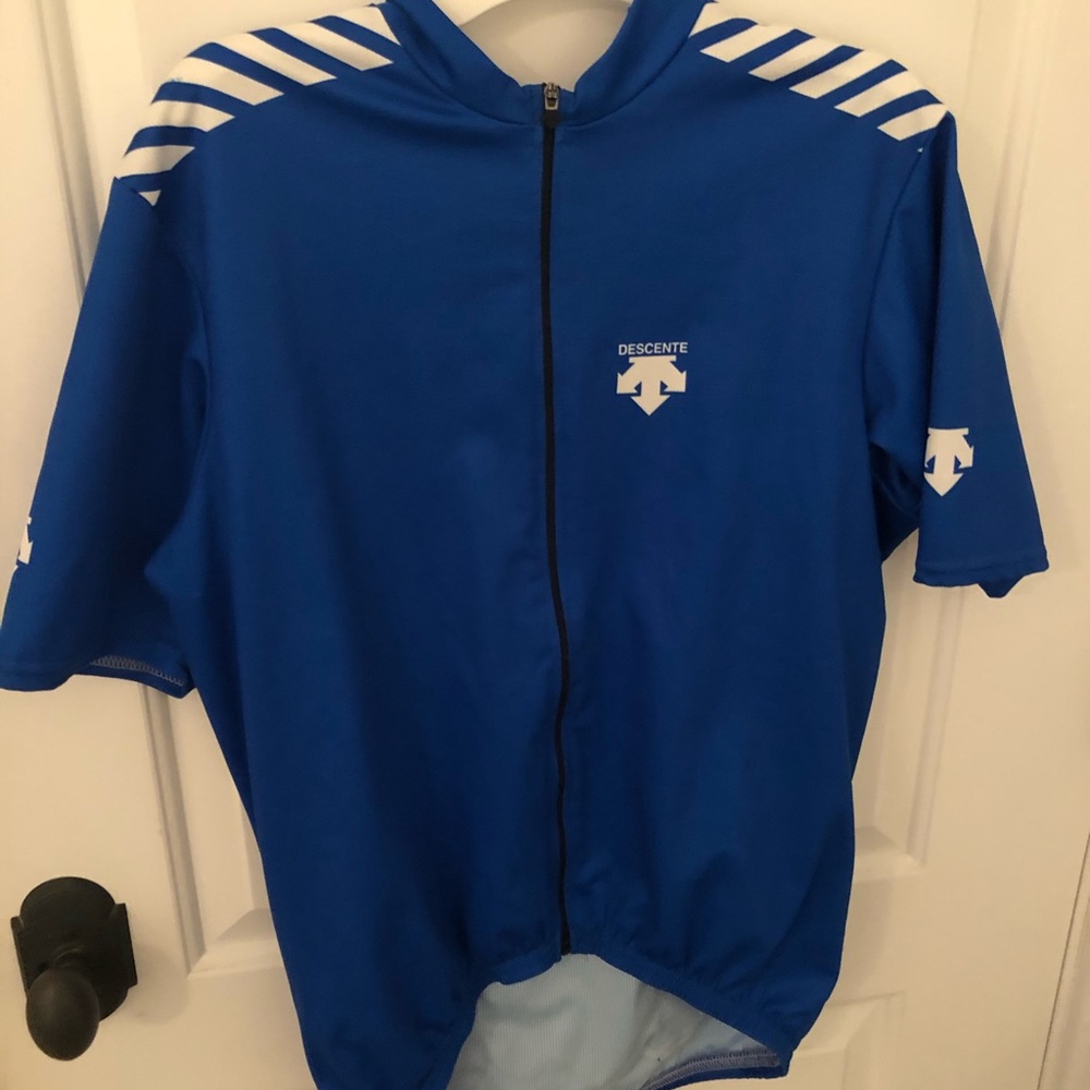 Descente short sleeve athletic top